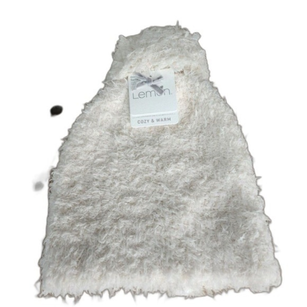 NWT Lemon Cozy Warm Plush Fuzzy Beanie Hat One Size White Traditional Winter